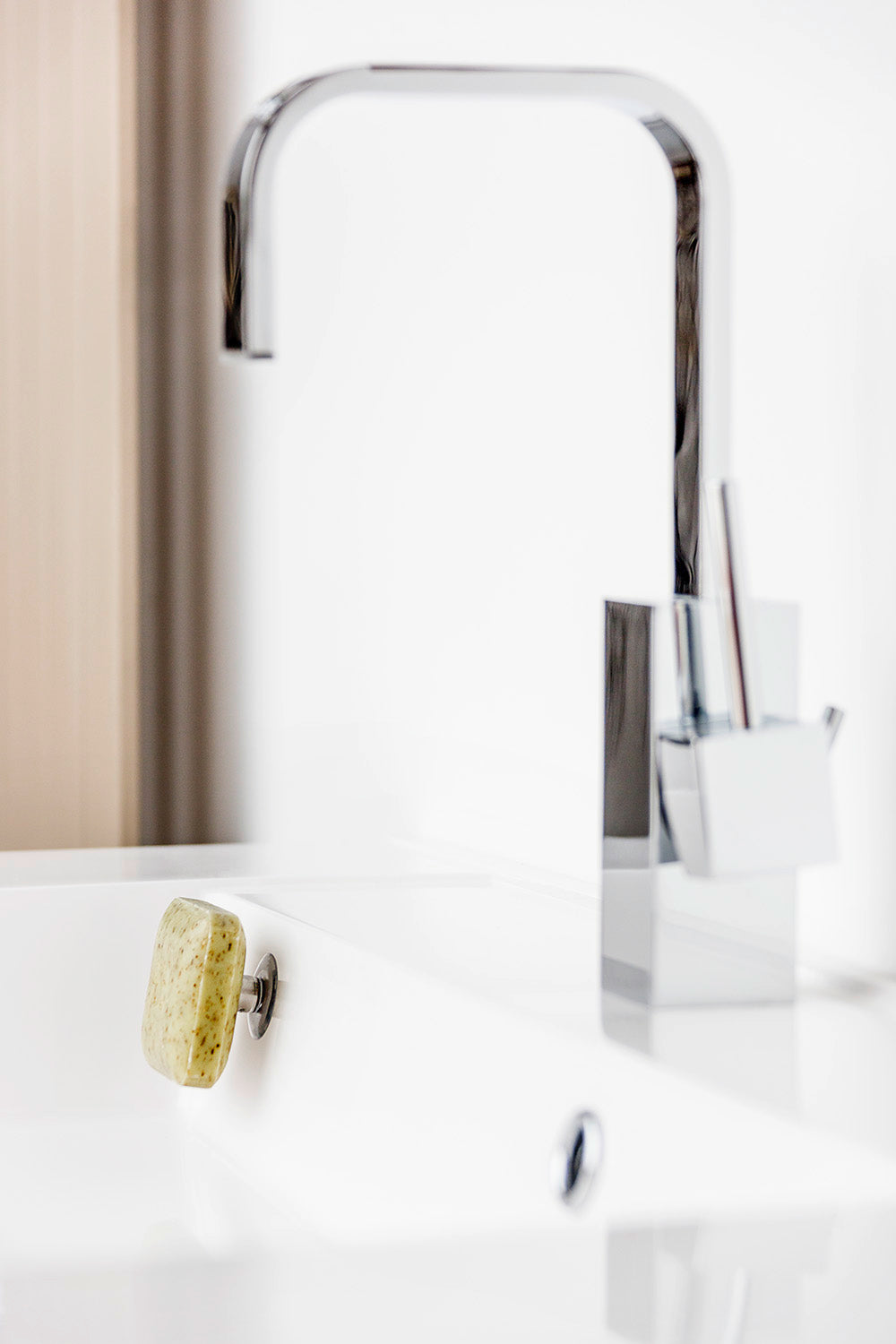 SAVONT Original Magnetischer schwimmender Seifenhalter | Immer trocken & sauber | Seifenschale Spender Abtropffläche für Dusche oder Waschbecken